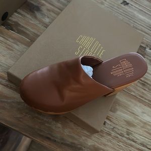 Charlotte stone clogs